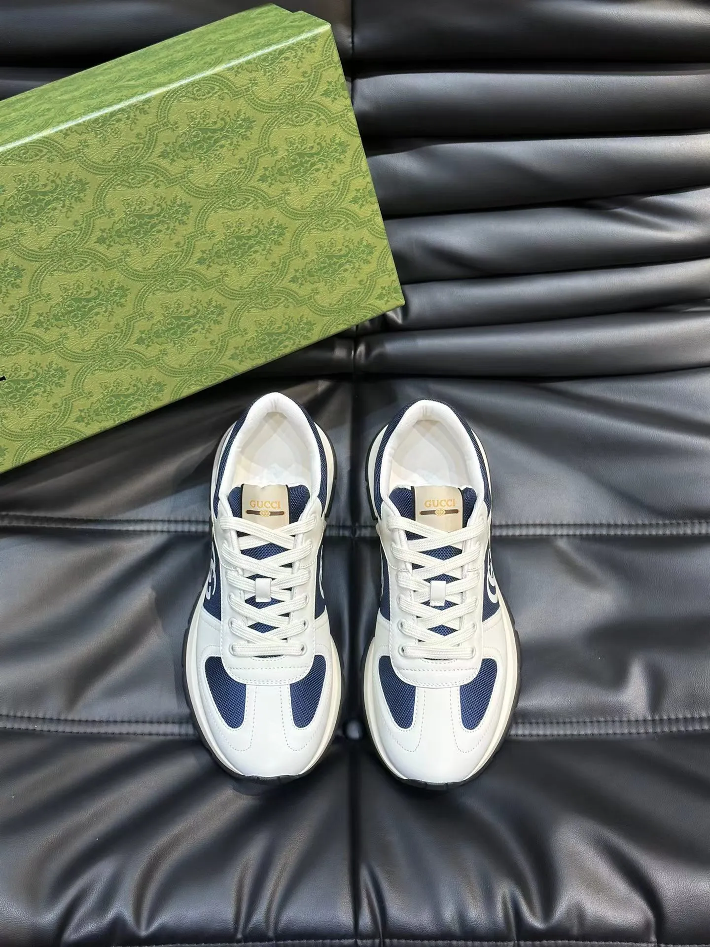 P460 new men's shoes GUCCI [Lightning] latest shoes are shipped. Original quality, fashionable, made of special materials, sheepskin lining, brand new packaging. The foot feels super comfortable and the workmanship is impeccable. Size: 38-45